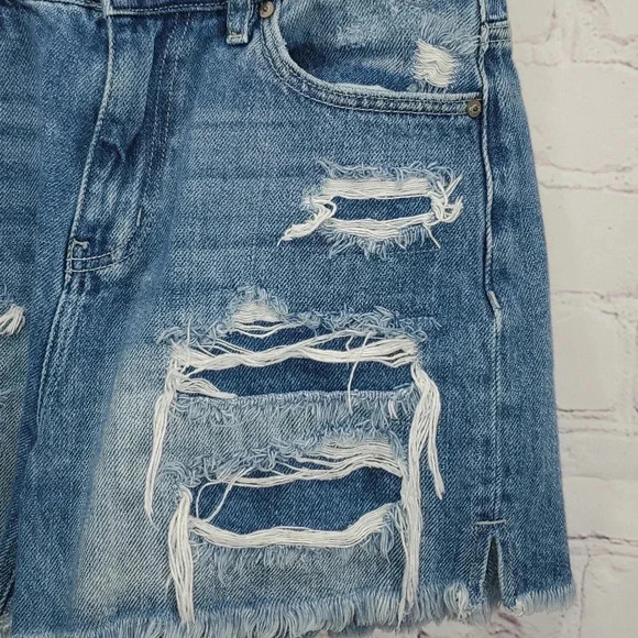 KanCan Medium Stone Wash Denim Shorts Size 7/27 - Picture 3 of 11